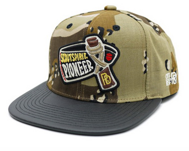結合童軍及護林員、野地營隊等元素靈感做為設計的六片式球帽，以精緻刺繡層次呈現PIONEER(拓荒者)的石斧設計圖像。以多層次立體刺繡石斧LOGO，搭配Filter017品牌原創之失落迷彩、沙漠迷彩及手