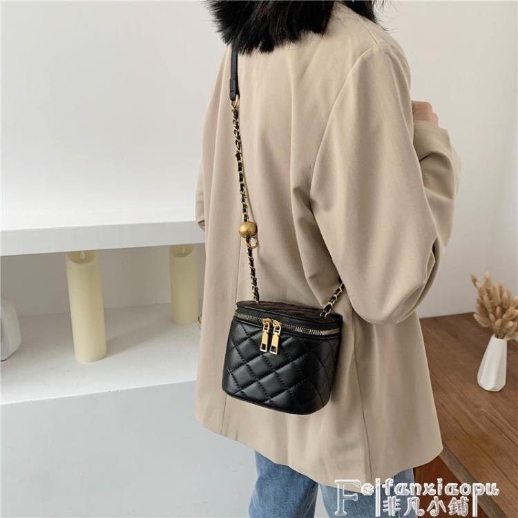 水桶包 今年流行的小包包超火水桶包女小ck新款網紅潮2021爆款斜背包獨特