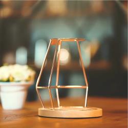 ◎鑽石造型、雋永迷人|◎可搭配電子秤、精準萃取|◎304不鏽鋼、安全堅固耐用品牌:A-IDIO類型:配件種類:手沖架主材質:不鏽鋼材質說明:304不鏽鋼，櫸木顏色:黑色系,金色系容量(ml):.尺寸: