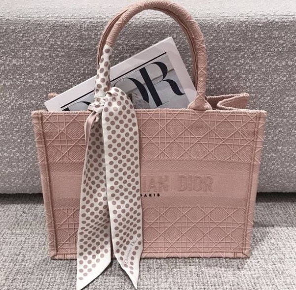 ■專櫃88折■ 全新真品■Dior Bois de Rose Cannage 藤格紋圖案刺繡 Book Tote