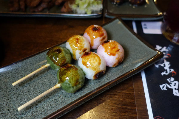 板橋深夜美食-老味噌居酒屋，江子翠捷運美食，板橋江子翠好吃串燒，能開心吃燒烤喝酒的板橋人氣宵夜推薦 