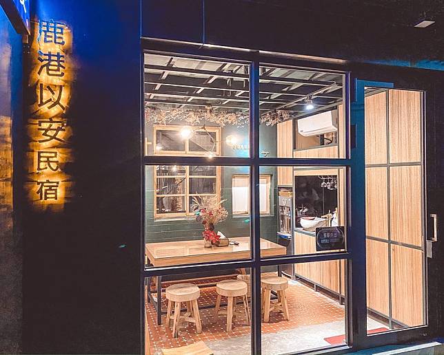 ▲鹿港以安簡約明亮的外觀，彷彿走進一篇篇故事中。（圖/IG @suzyc.ting)