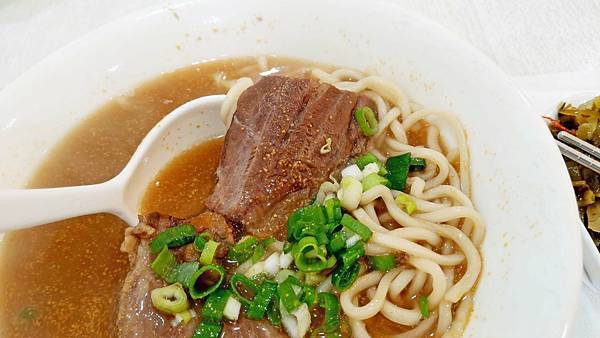 【台北美食】認真煮麵-不用100元就可以吃到牛肉麵！