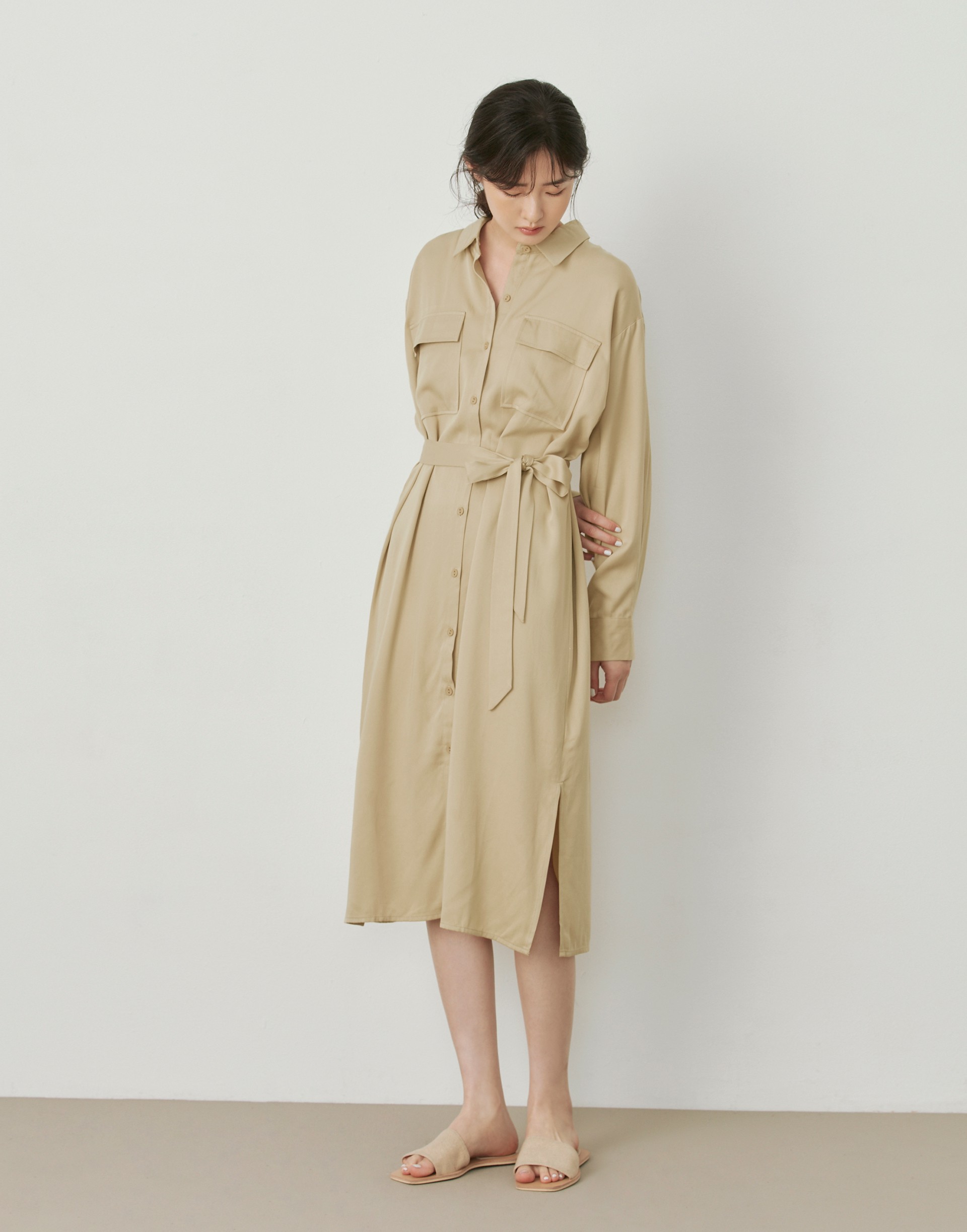 彈性：適中 舒適、親膚、垂墜感、襯衫棉質料、前兩真口袋、附綁帶、綁帶可拆式、長洋裝襯衫修飾版型