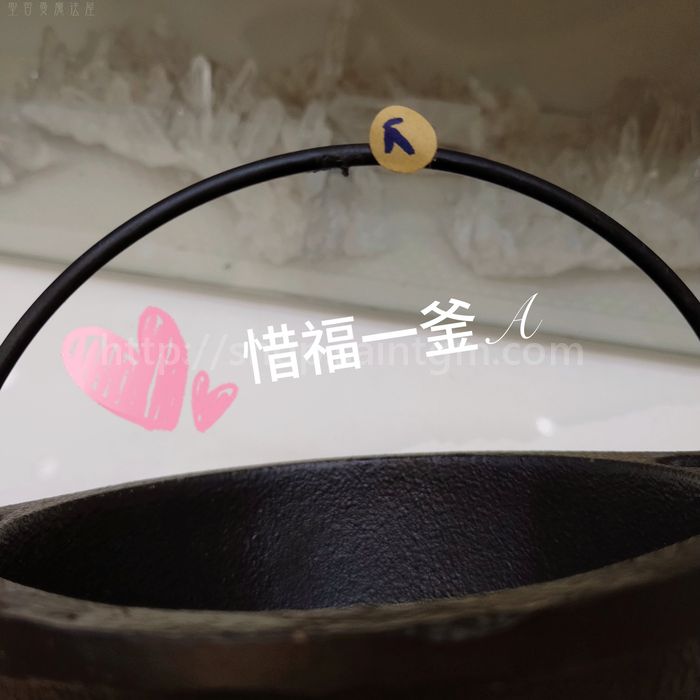 可用來燃燒草藥、鼠尾草、香粉、塔香或許願紙條等儀式，尺寸15x12.7x8cm 深度約6.3cm材質：鑄鐵