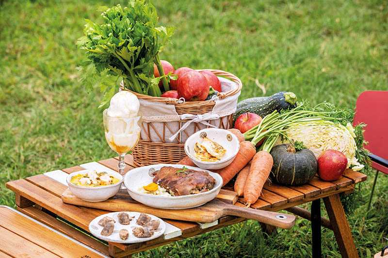 鄒寧恩自製的寵物年菜不只是讓愛犬品嘗，也將義賣做公益。（圖／張祐銘攝）