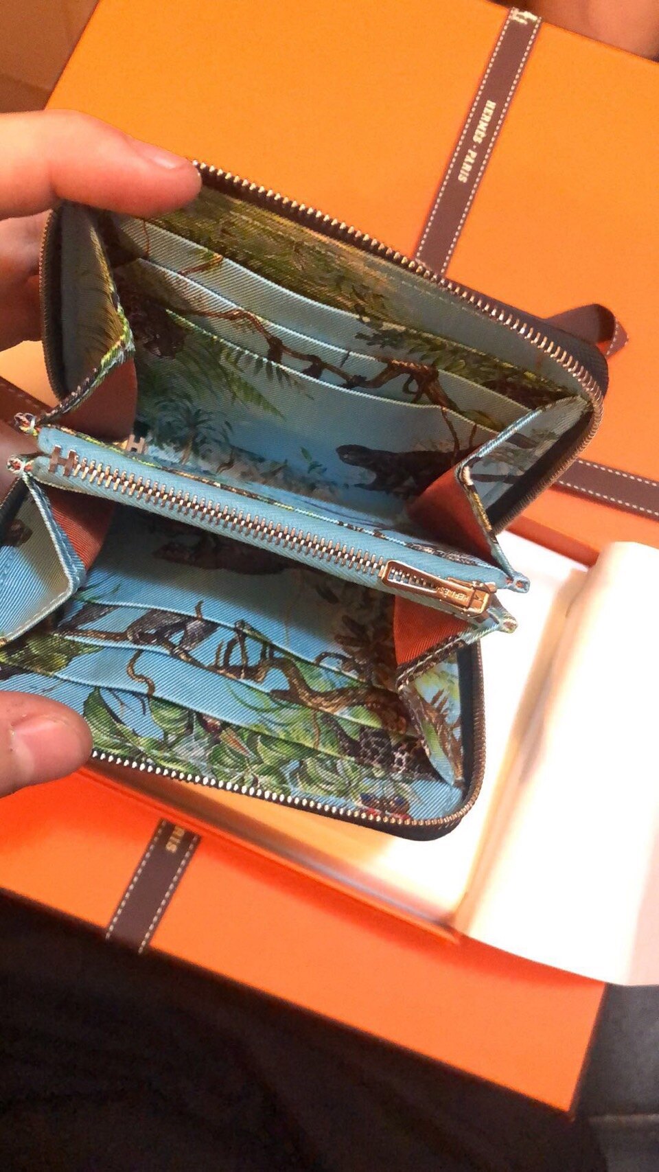 【Chiu189英歐代購】Hermes silk in 絲巾短夾 愛馬仕 綠 稀有 Etoupe 動物之城