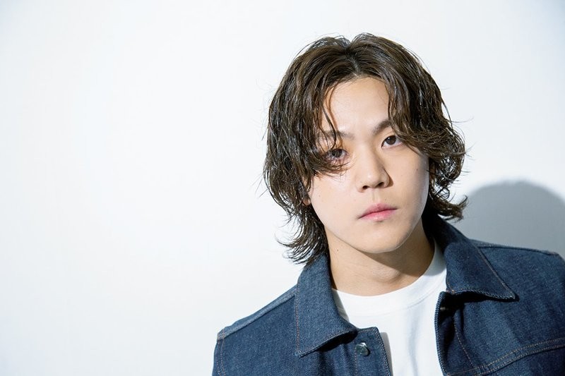 センター分け男子しか勝たん! !」色気大放出な今っぽヘアの