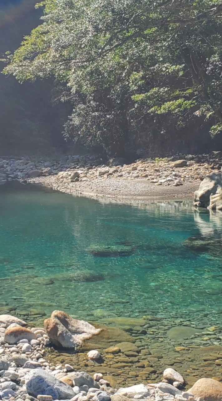 愛山花東溯溪溫泉石頭