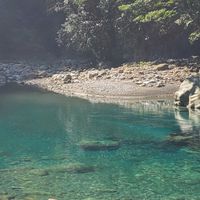 愛山花東溯溪溫泉石頭