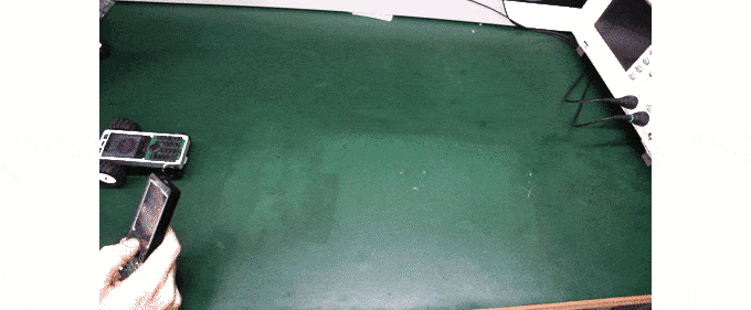 由駭客開發、為駭客設計的手機 WiPhone ，不但能土砲客製還能當開發板使用