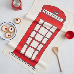 英國原產地手工製作。 100%有機棉、無毒水性油墨印刷。 尺寸：48x76cm。 可機洗，最高可耐40ﾟC水洗。