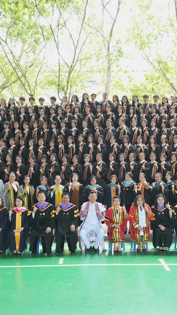 ถ่ายรูปหมู่ชุดครุย 22ก.พ.69