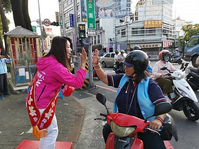 「童小芸」的圖片搜尋結果