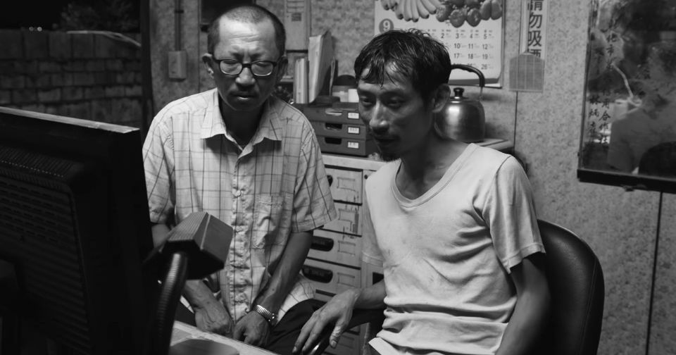 很多人一看嘉玲爸爸都覺得很眼熟，但一下子要說出在哪裡看過也說不出來。大家最熟悉的就是《大佛普拉斯》裡唯唯諾諾的肚財。