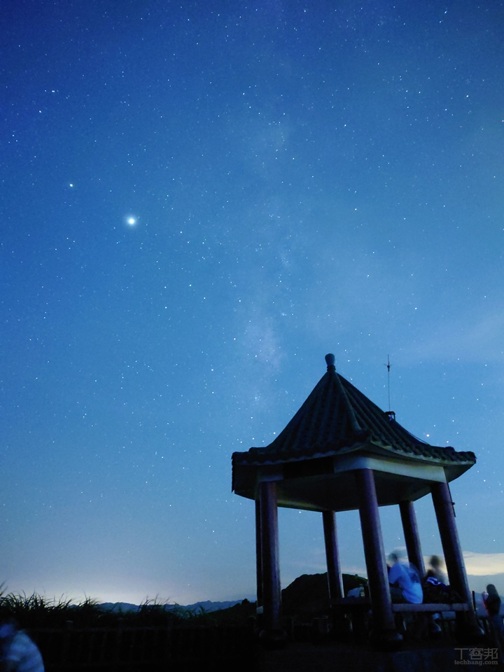 Sony Xperia 1 II，24mm、15s、f/1.7、ISO 2500