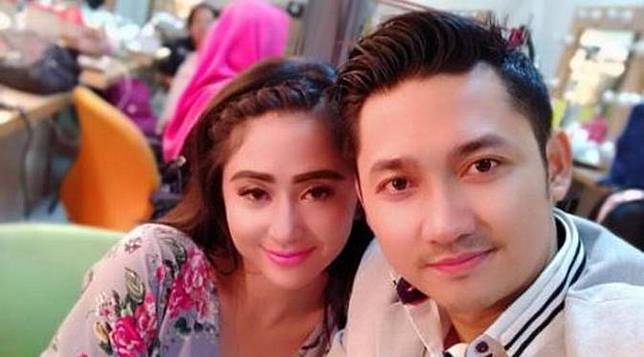 [Bintang] Dewi Perssik dan Angga Wijaya