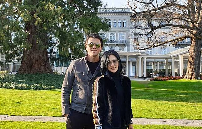 Syahrini dan Reino Barack