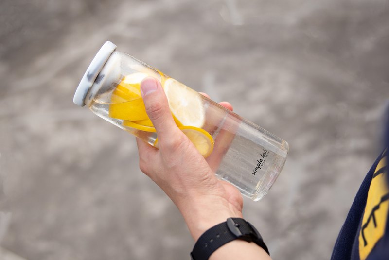 RINBO 可能是您見過的最好用的玻璃隨身杯。 創新性的極簡密封結構和極簡開關操作讓您瞬間成為焦點。