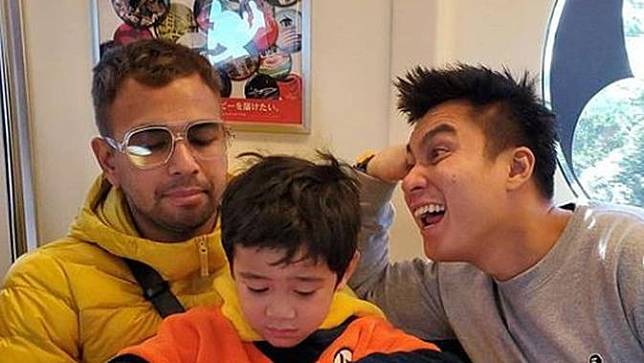 Baim Wong Kewalahan Menjaga Rafathar Selama 24 Jam di Tokyo