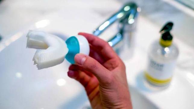 Tanpa Dipegang, Sikat Gigi Ini Bersihkan Gigi Dalam 10 Detik