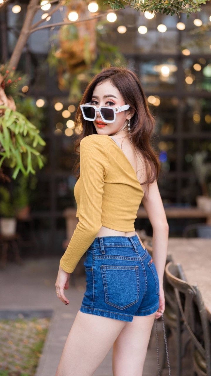 B.B.JEANS