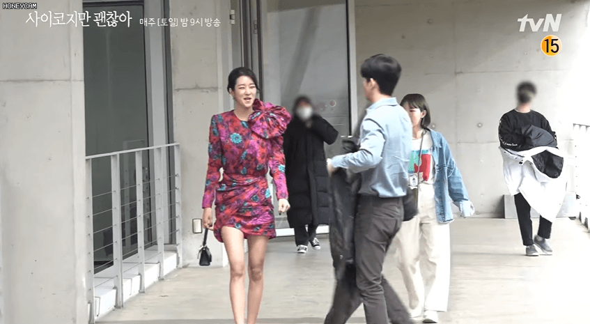 《雖然是精神病但沒關係》有愛花絮6：金秀賢幫徐睿知披外套，根本翻版《星你》！