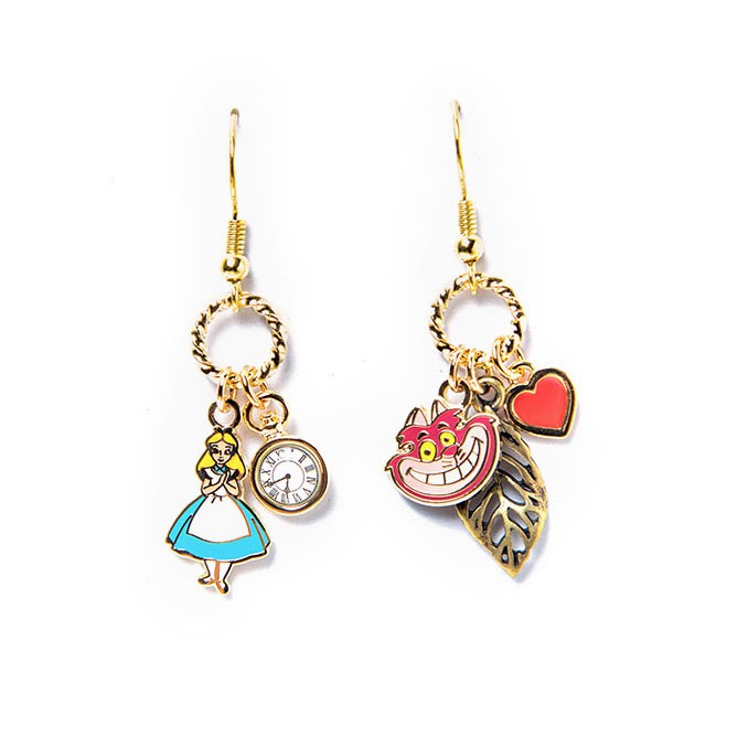 材質：合金商品產地：韓國尺寸：寬: 1.5cm 高: 4.7cm 厚: 0.7cm均附贈愛麗絲包裝紙盒#迪士尼 #正式授權 #愛麗絲 #妙妙貓 #垂墜耳環 #現貨 #LOTIN #台灣限定 #台灣製造