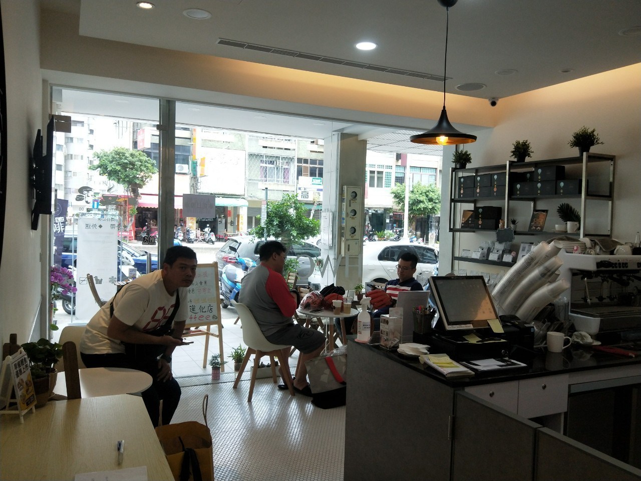 黑沃咖啡, HWC, 黑沃咖啡台中進化店, 親親戲院咖啡廳, 台中監理站咖啡廳, 台中輕食