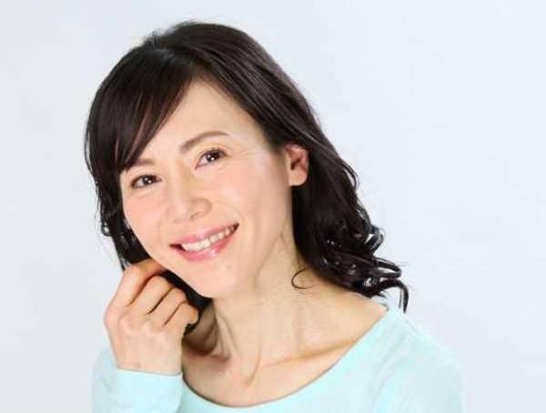 動画 若返りが叶う 大人女性のチーク術