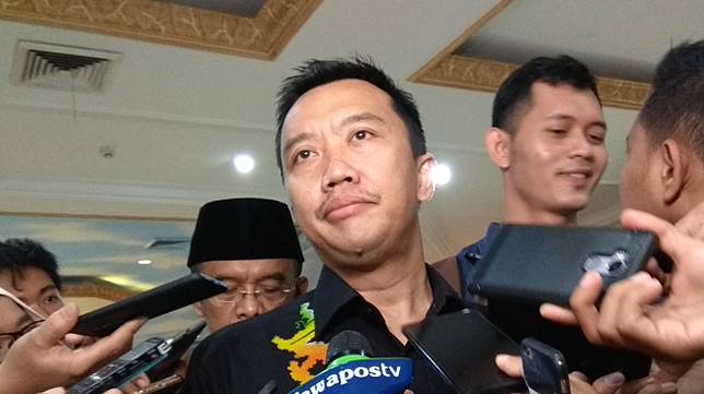 Menteri Pemuda dan Olahraga (Menpora) Imam Nahrawi di Wisma Kemenpora, Senayan, Jakarta Pusat. (Suara.com/Arief Apriadi) 
