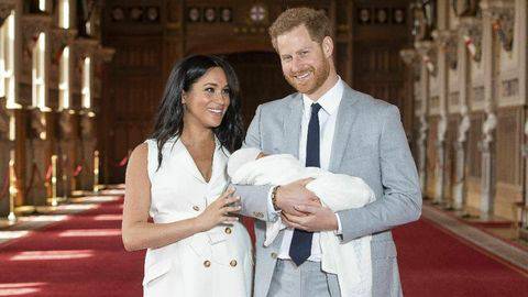  Kalung Meghan Markle di Foto Perdana Usai Melahirkan Punya Makna Spesial