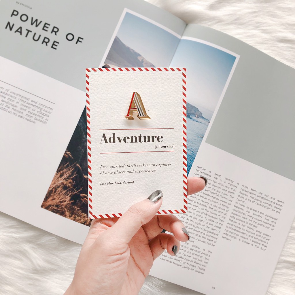 「B for Boy」、「C forCat」的字母配對，來個大顛覆，每個字母都賦予更深層、更有意義的字詞，使原本冰冷平凡的字母挑脫出，更傳遞出有溫度的話語，像是「A for Adventure」冒險、