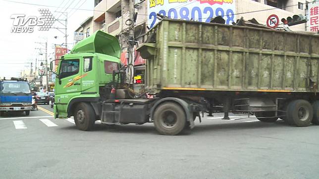 台中大里接連死亡車禍！居民街頭淚訴　控：大車硬闖釀禍