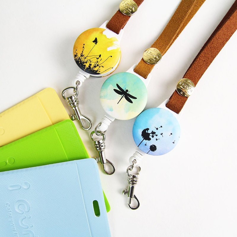 i 好戴伸縮證件票卡夾- 此款卡套組為證件、悠遊卡等最佳搭檔，走到哪戴到哪，伸縮自如，讓戴證件趴趴走變得簡單又有趣。