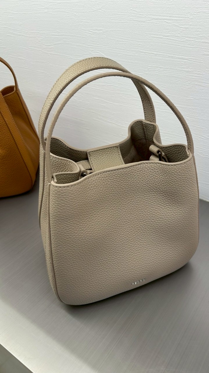 俊俊新加坡代購團-小CK PEDRO 星巴克 LV巧克力