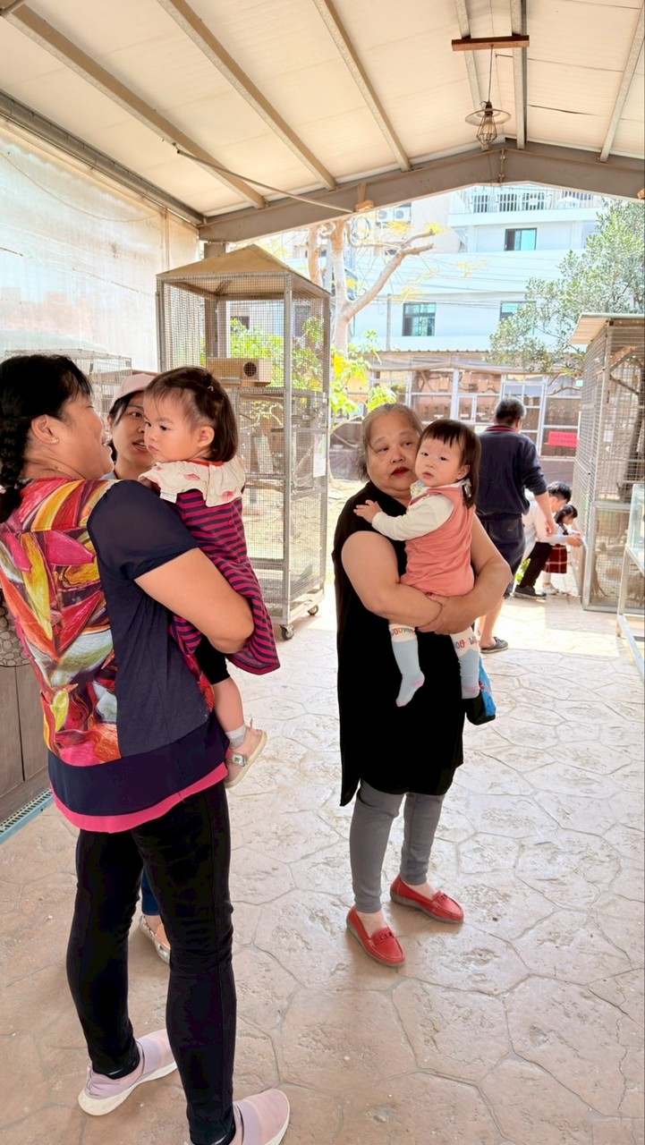 鍾家姐妹姪兒孫輩