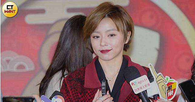 王瞳休長假復工緊張受訪　黃文星床戰張家瑋老婆緊盯