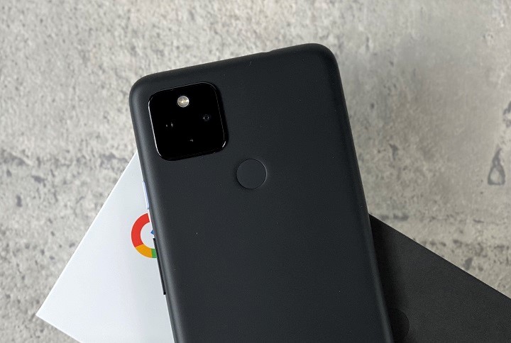 Google Pixel 5 / 4a 5G 開箱比一比，兩款手機差在哪？