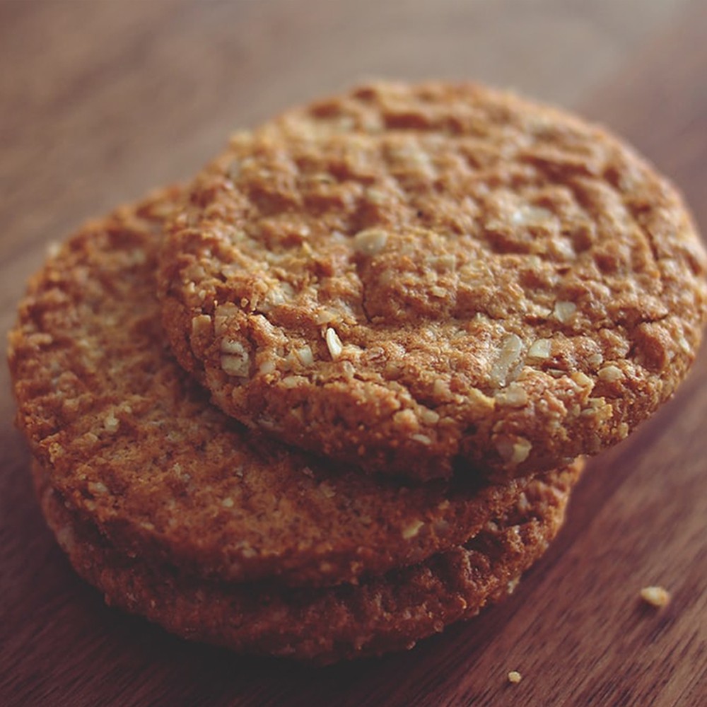 ●100%全手工製作●非油炸●無添加防腐劑●台灣生產製造●最佳伴手禮首選●健康輕食代餐選擇●超大片餅乾100卡路里＝嚴選使用＂德國Bauckhof 有機無麩質燕麥餅乾預拌粉＂製作＝➡️ 嚴選天然有機全