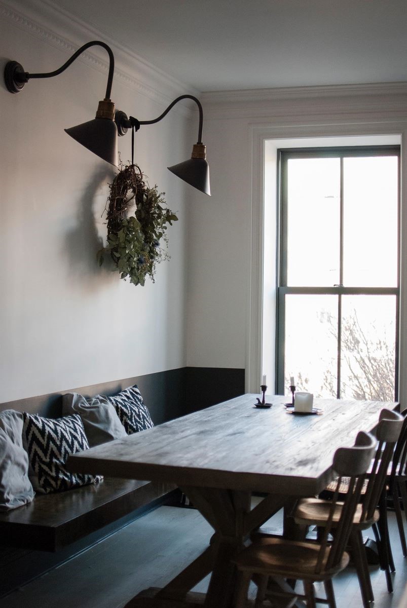 刻意帶入餐酒館氛圍的餐廳，是親友歡聚的最佳場所，更可隨著生活、佳節需要，擺上抱枕、掛上裝飾。