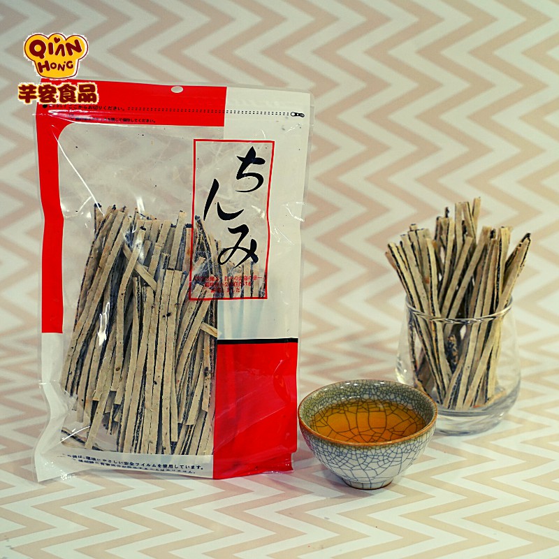 ◆品牌名稱 : 芊宏食品◆商品名稱 : 黑芝麻鱈魚夾心◆容量/規格:170g◆保存期限: 12個月◆貨源: 公司貨 ◆產地: 台灣◆成份 :精緻魚漿(魚肉、多磷酸鈉、焦磷酸鈉)、小麥麵粉、砂糖、黑芝麻