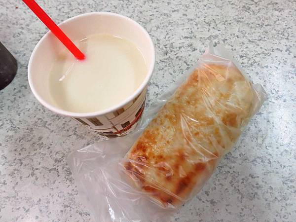 【萬華美食】原西園橋下燒餅油條-在地人極力推薦的燒餅店 【萬華美食】原西園橋下燒餅油條-在地人極力推薦的燒餅店