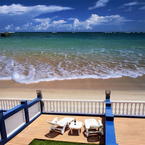 本館每間客房，均採面海設計。全台灣找不到比白宮行館距離海灘更近的度假景點！再加上國內外名師設計，打造房間悠閒度假風格，南國椰影搖曳，海浪拍岸呢喃，讓您驚覺，原來不用坐飛機，就到了峇里島、夏威夷！ 飯店