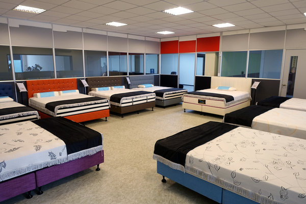 台中床墊工廠直營,台中獨立筒床墊,大里八鐘頭展示工廠,平價乳膠獨立筒床墊, 彈簧保固10年、流程透明手工客製獨立筒床墊