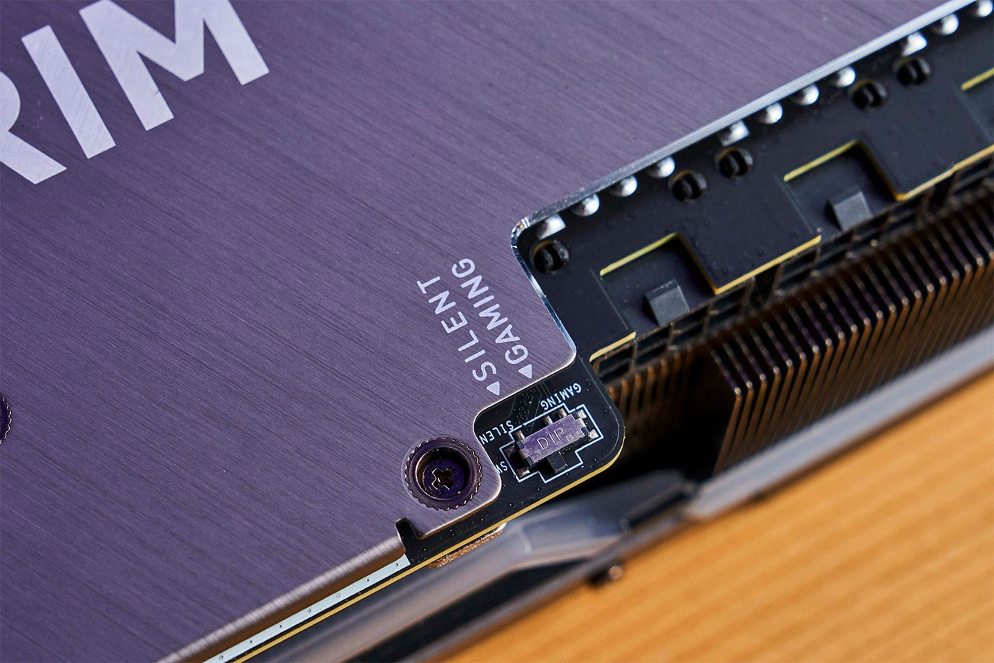 MSI GeForce RTX 3080 Ti SUPRIM X 12G 本身也支援雙 BIOS 配置，提供靜音（SILENT）與電競（GAMING）兩個模式。