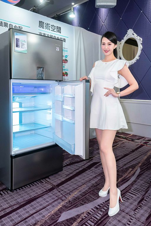 冰箱內藏魔術空間，可對不同食材特性，提供微凍、冰溫、冷藏等最佳保存溫度。