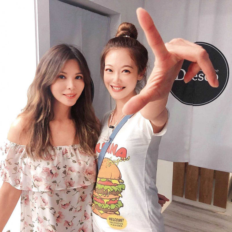 近期復出的王百瑜，和同門的姚采穎一起開直播。（圖／翻攝自姚采穎臉書）