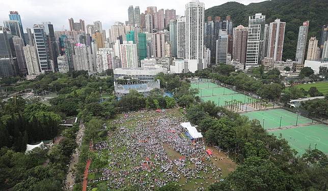 Thousands Rally In Support Of Hong Kong S Embattled Police Force