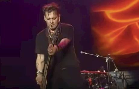 Nggak Cuma Jared Leto, Ini Dia 10 Aktor Hollywood Yang Juga Seorang Frontman Band